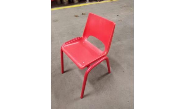 13 lage rode stoelen,  zithoogte plm 33cm